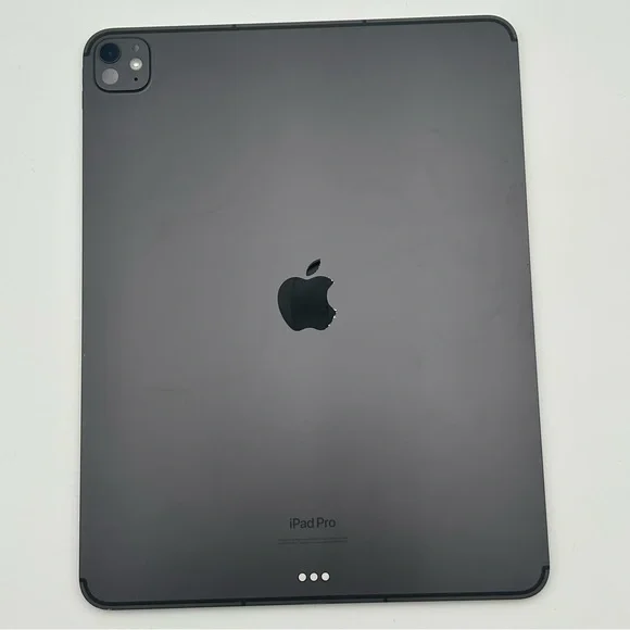 Apple 7th Generation iPad Pro 13” 256GB A2926 - Picture 10 of 16